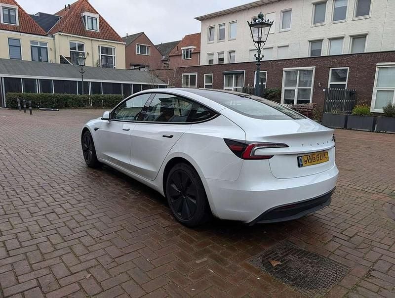 Wit Gebruikt 2023 Tesla Model 3 RWD Sedan | € 31.000 (Eerlijke prijs) - Afbeelding 1/4