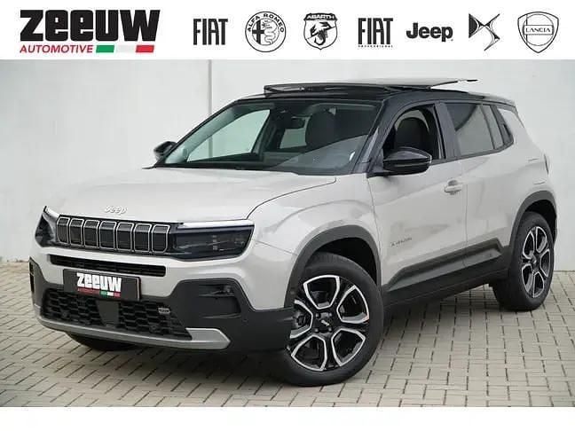 Grijs, metallic lak Gebruikt 2025 Jeep Avenger Summit SUV | € 39.450 (Eerlijke prijs) - Afbeelding 1/4