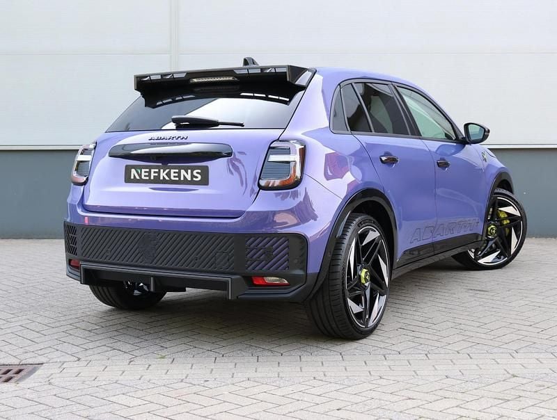 Occasion Abarth 600e Scorpionissima 11 kW (15 PK) 2025 Paars SUV