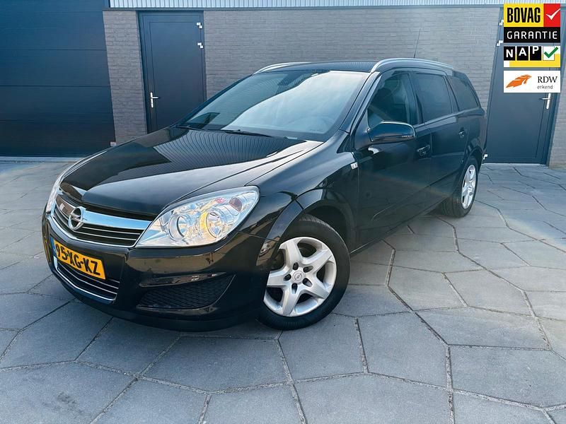 Zwart Occasion 2007 Opel Astra Essentia Stationwagen | € 2.795 (Duur) - Afbeelding 1/4