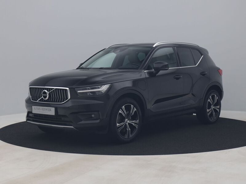 Zwart Gebruikt 2021 Volvo XC40 Inscription SUV | € 25.750 (Goede deal) - Afbeelding 1/4