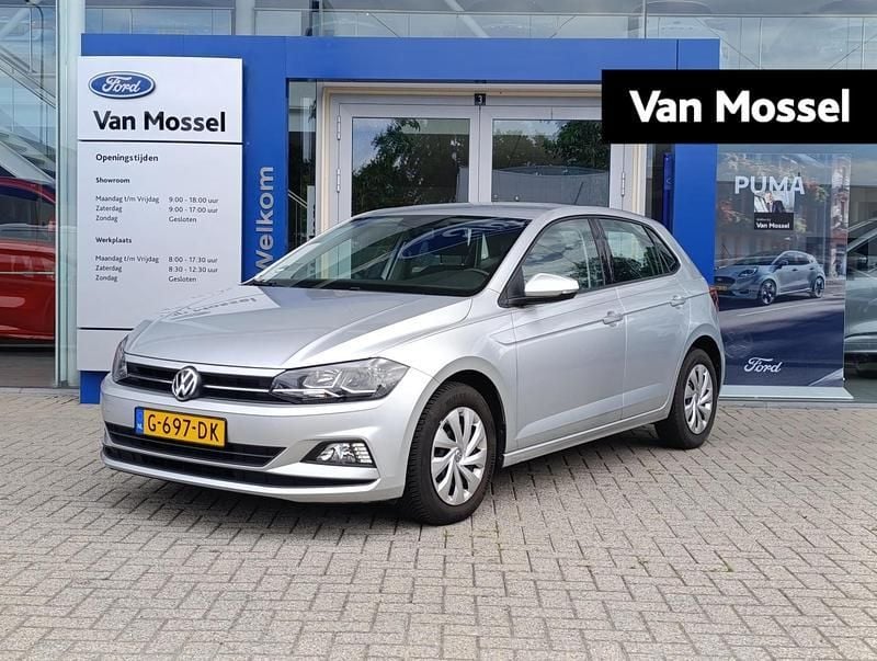 Grijs, metallic lak Gebruikt 2019 VW Polo Comfortline Hatchback | € 13.940 (Eerlijke prijs) - Afbeelding 1/4