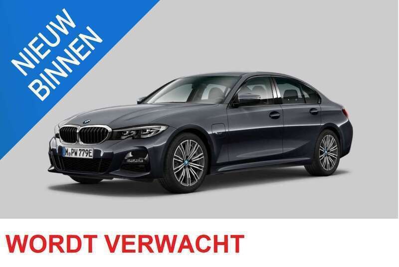 Grijs Gebruikt 2021 BMW 330e M Sport Sedan | € 34.950 (Super prijs) - Afbeelding 1/4