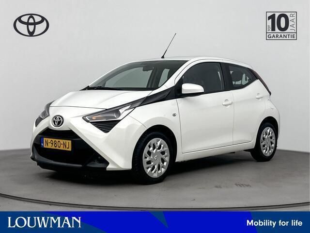 Wit Gebruikt 2022 Toyota Aygo X-play Hatchback | € 13.245 (Goede deal) - Afbeelding 1/3