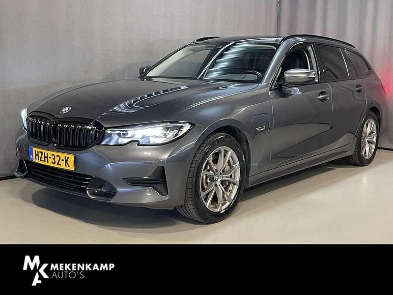 Grijs Gebruikt 2021 BMW 330e Sport Line Stationwagen | € 30.950 (Super prijs) - Afbeelding 1/4