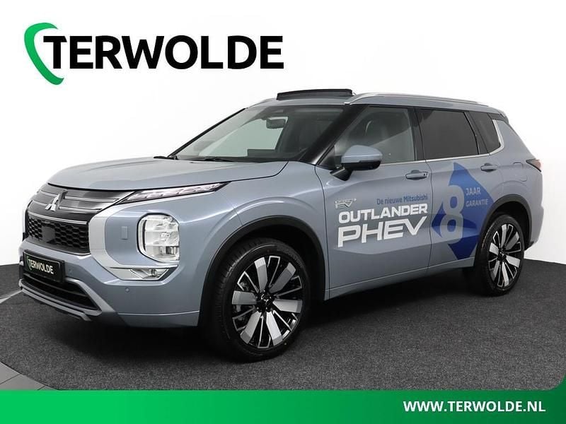 Grijs Gebruikt 2025 Mitsubishi Outlander Instyle SUV | € 55.945 - Afbeelding 1/4