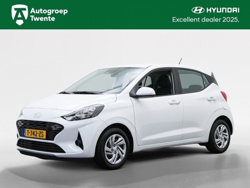 Wit Gebruikt 2023 Hyundai i10 Comfort Hatchback | € 16.940 (Eerlijke prijs) - Afbeelding 1/3