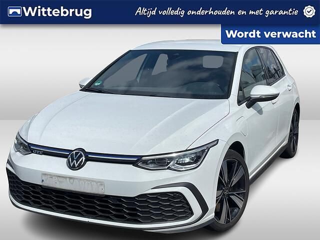 Wit Gebruikt 2021 VW Golf VIII GTE Hatchback | € 26.450 (Eerlijke prijs) - Afbeelding 1/1