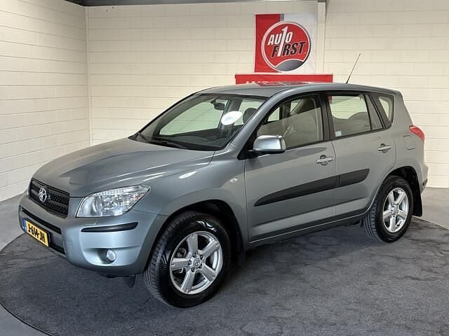 Groen, metallic lak Gebruikt 2006 Toyota RAV4 Sol SUV | € 8.950 (Super prijs) - Afbeelding 1/3