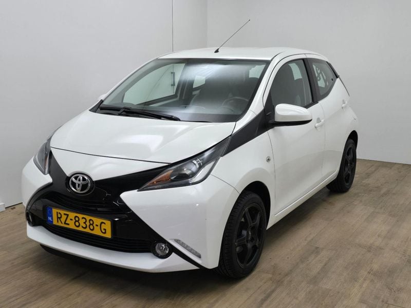 Occasion Toyota Aygo X-play 69 PK (50 kW) 2016 Hatchback Hatchback