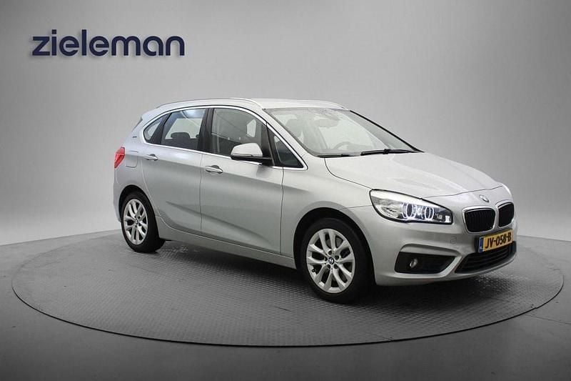 Grijs Gebruikt 2016 BMW 225 Active Tourer Executive MPV | € 14.845 (Eerlijke prijs) - Afbeelding 1/4