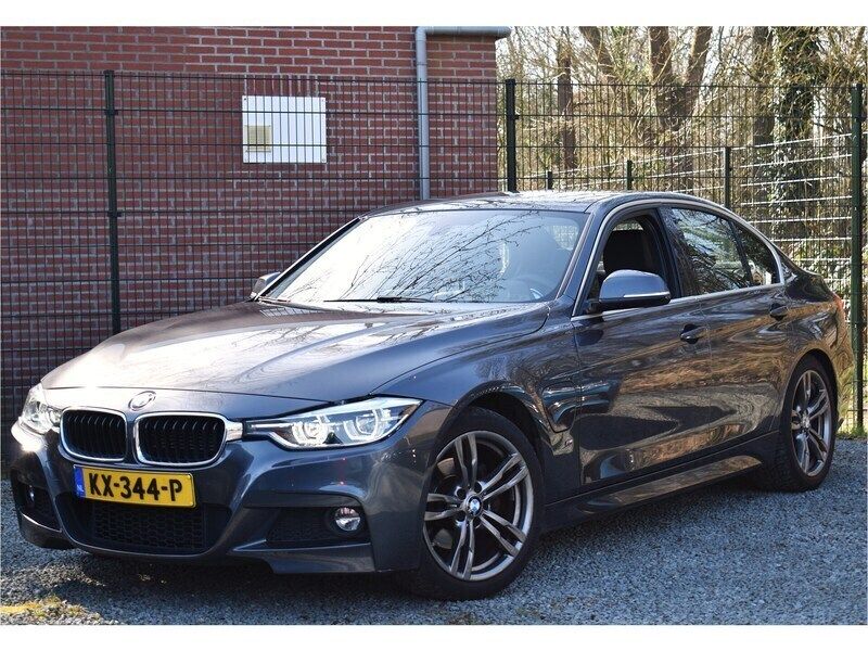 Grijs, metallic lak Gebruikt 2016 BMW 330 Executive Sedan | € 16.745 (Goede deal) - Afbeelding 1/4