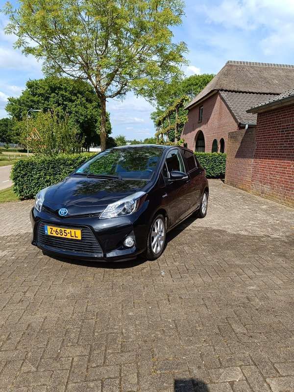 Gebruikt 2013 Toyota Yaris Hybrid Sedan | € 9.990 (Eerlijke prijs) - Afbeelding 1/4