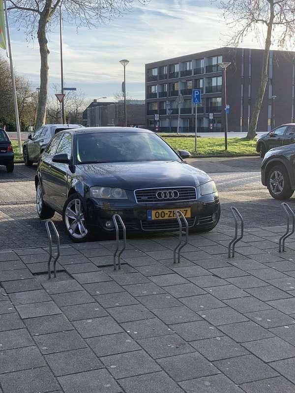Occasion 2003 Audi A3 Attraction Sedan | € 600 (Super prijs) - Afbeelding 1/4
