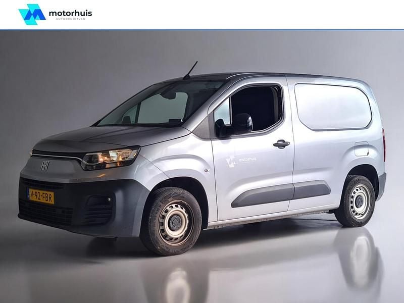 Grijs Gebruikt 2024 Fiat Doblò S MPV | € 15.767 (Goede deal) - Afbeelding 1/4