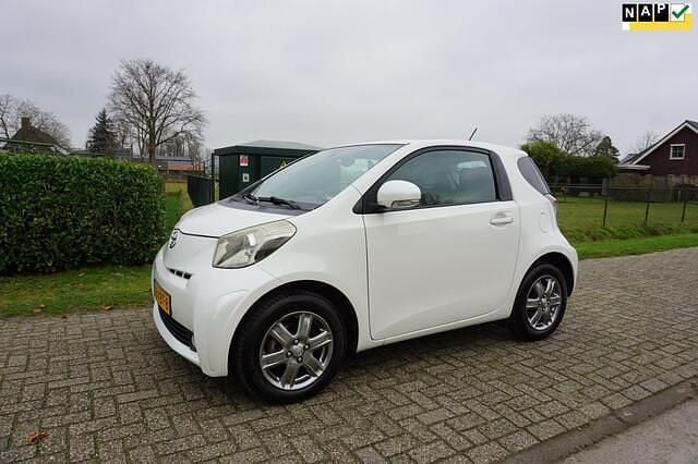 Wit Gebruikt 2009 Toyota iQ Hatchback | € 6.550 (Eerlijke prijs) - Afbeelding 1/4