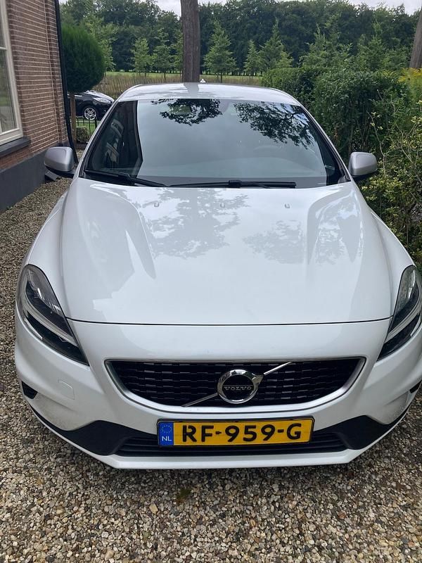 Wit Gebruikt 2017 Volvo V40 Business Edition Hatchback | € 9.950 (Super prijs) - Afbeelding 1/4