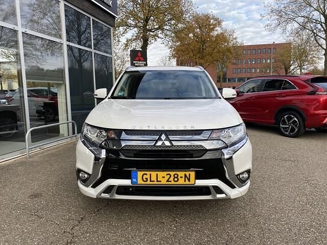 Occasion Mitsubishi Outlander P-HEV Intense 134 PK (98 kW) 2020 Wit metallic SUV