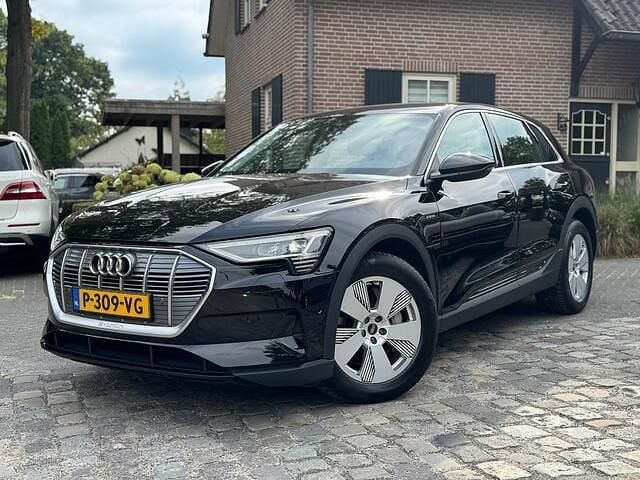 Zwart Gebruikt 2022 Audi e-tron Premium SUV | € 29.888 (Super prijs) - Afbeelding 1/4