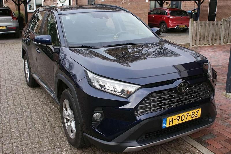 Blauw Gebruikt 2020 Toyota RAV4 Active SUV | € 25.900 (Eerlijke prijs) - Afbeelding 1/4