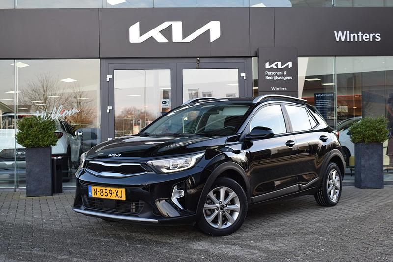 Zwart Occasion 2022 Kia Stonic SUV | € 17.745 (Eerlijke prijs) - Afbeelding 1/4