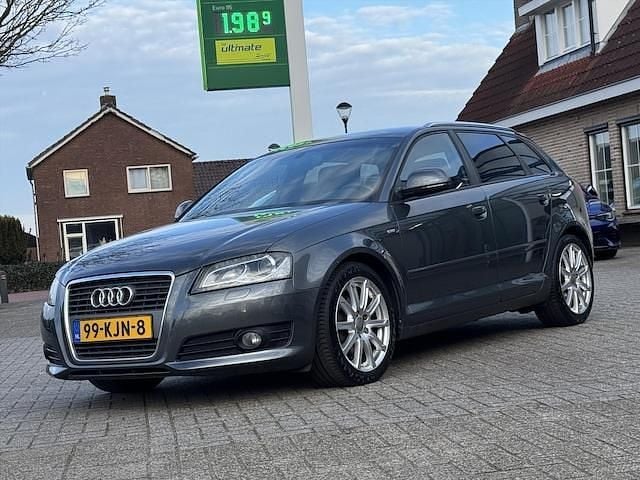 Occasion Audi A3 Sportback S-Line 2010 Grijs (metallic) Hatchback