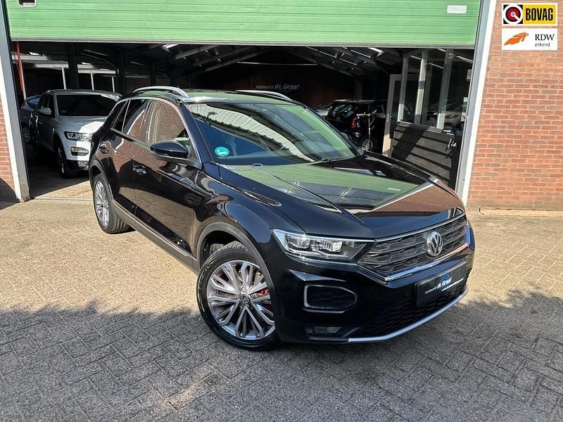 Zwart Gebruikt 2017 VW T-Roc SUV | € 22.495 (Eerlijke prijs) - Afbeelding 1/4