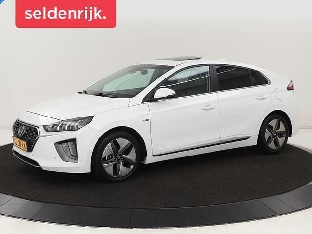 Wit Gebruikt 2019 Hyundai Ioniq Premium Sedan | € 18.900 (Eerlijke prijs) - Afbeelding 1/4