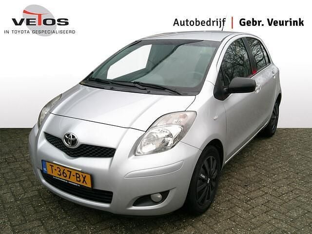 Grijs (metallic) Occasion 2010 Toyota Yaris Hatchback | € 4.200 (Goede deal) - Afbeelding 1/4