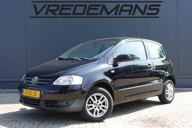 Zwart, metallic lak Gebruikt 2008 VW Fox Trendline Hatchback | € 1.250 (Eerlijke prijs) - Afbeelding 1/4