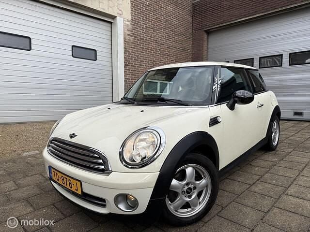 Wit Occasion 2009 Mini ONE Business Hatchback | € 2.495 (Goede deal) - Afbeelding 1/4