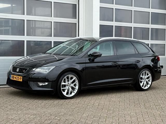 Zwart Gebruikt 2017 Seat Leon CONNECT Stationwagen | € 9.945 (Eerlijke prijs) - Afbeelding 1/4