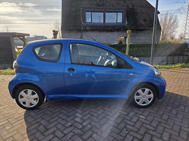 Occasion Toyota Aygo 68 PK (50 kW) 2010 Blauw Hatchback