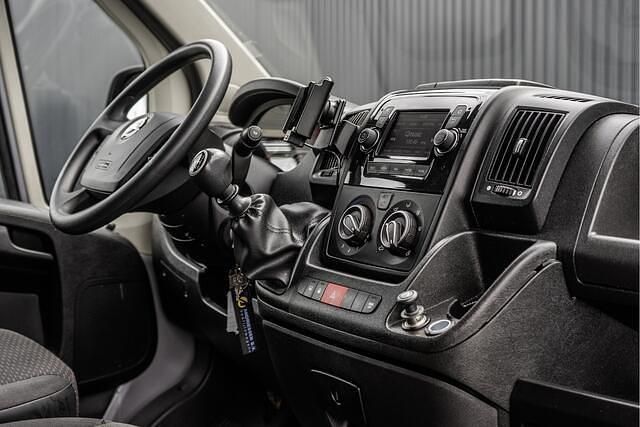 Occasion Opel Movano 165 PK (121 kW) 2022 Zilver Van