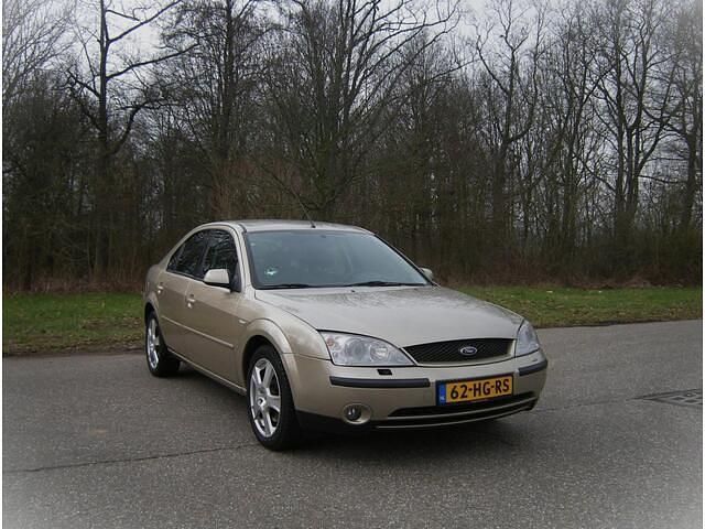 Occasion Ford Mondeo Ghia 146 PK (107 kW) 2001 Geel (metallic) Hatchback