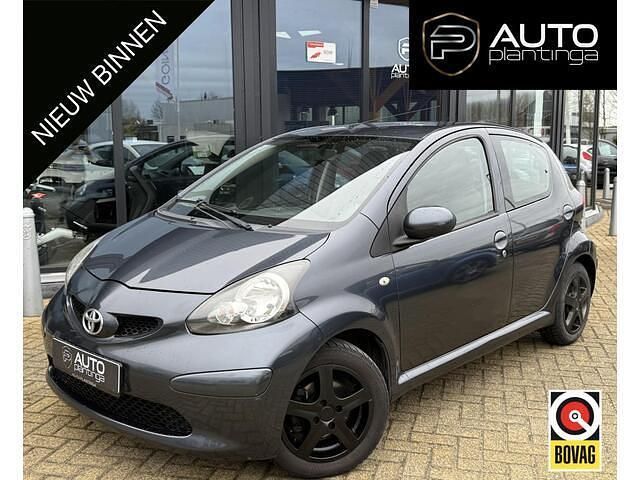 Grijs Gebruikt 2007 Toyota Aygo Hatchback | € 2.445 (Eerlijke prijs) - Afbeelding 1/4