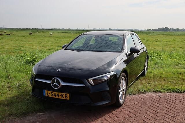 Zwart Occasion 2019 Mercedes A200 Hatchback | € 20.499 (Eerlijke prijs) - Afbeelding 1/4