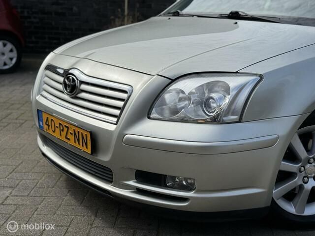 Occasion Toyota Avensis Luna 129 PK (94 kW) 2005 Grijs Stationwagen