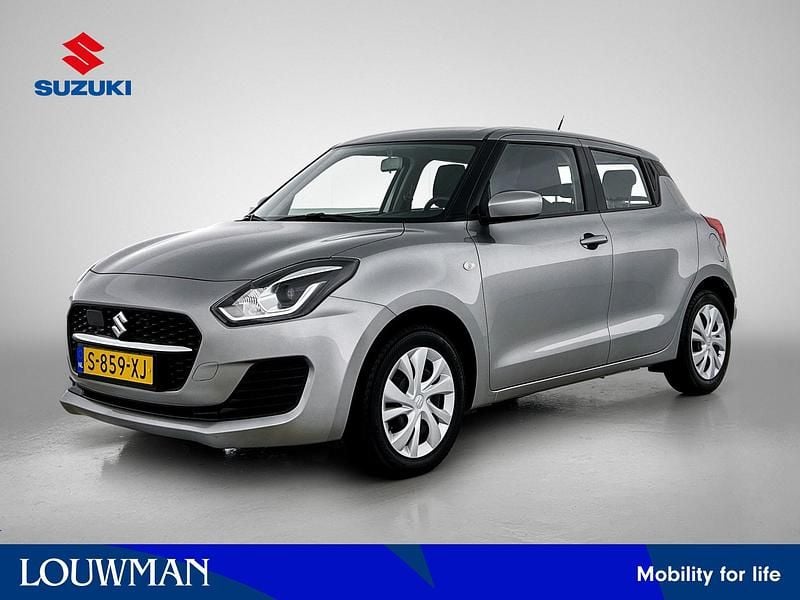 Grijs metallic Occasion 2023 Suzuki Swift Comfort Hatchback | € 15.945 (Goede deal) - Afbeelding 1/4