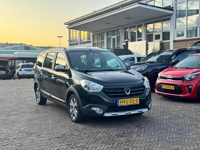 Grijs Gebruikt 2015 Dacia Lodgy MPV | € 7.950 (Eerlijke prijs) - Afbeelding 1/4