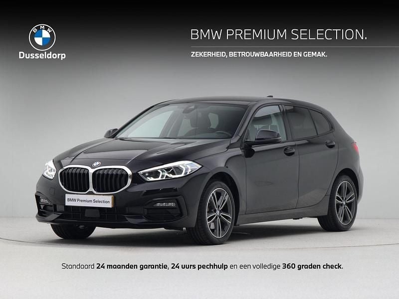 Zwart Gebruikt 2021 BMW 118 Sport Line Hatchback | € 21.950 (Goede deal) - Afbeelding 1/4