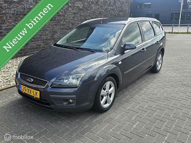 Grijs Gebruikt 2007 Ford Focus Ambiente Stationwagen | € 1.250 (Eerlijke prijs) - Afbeelding 1/4