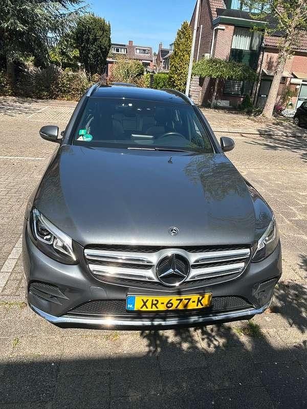 Grijs Gebruikt 2019 Mercedes GLC250 Edition SUV | € 48.500 (Eerlijke prijs) - Afbeelding 1/4