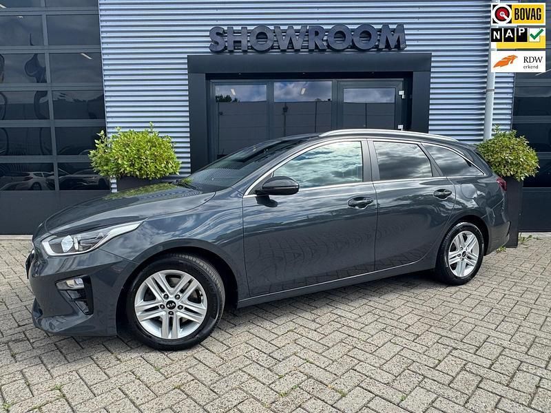 Grijs Gebruikt 2021 Kia Ceed Hatchback | € 16.900 (Goede deal) - Afbeelding 1/4