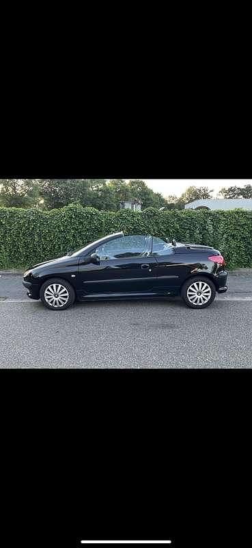Zwart Gebruikt 2002 Peugeot 206 Cabriolet | € 3.500 (Duur) - Afbeelding 1/4