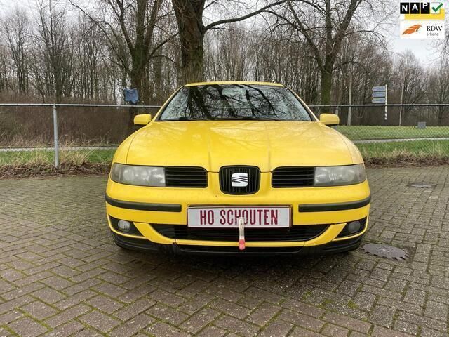 Geel Gebruikt 2002 Seat Leon Sport Hatchback | € 1.250 (Iets duurder) - Afbeelding 1/4