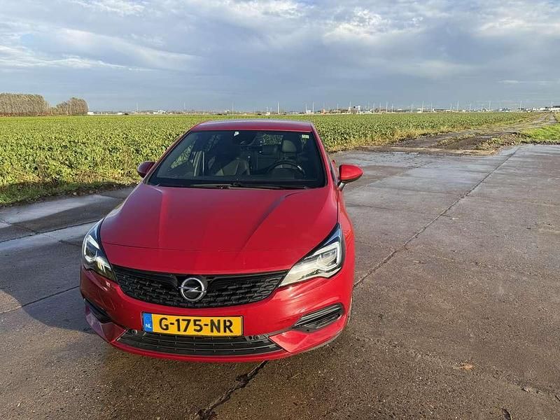 Occasion Opel Astra Business Elegance 131 PK (96 kW) 2019 Rood Hatchback