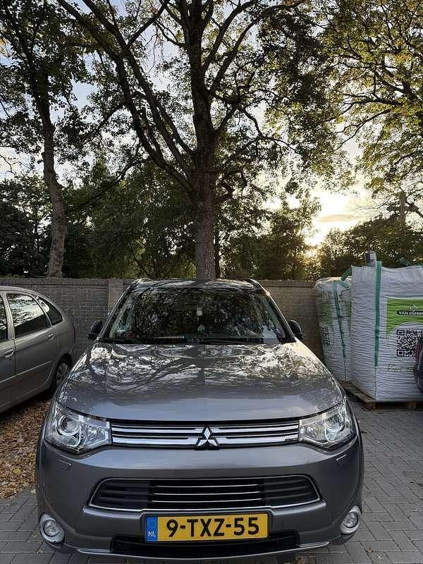 Gebruikt 2014 Mitsubishi Outlander P-HEV SUV | € 6.599 (Goede deal) - Afbeelding 1/4