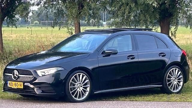 Zwart Gebruikt 2022 Mercedes A200 AMG line Hatchback | € 33.950 (Iets duurder) - Afbeelding 1/4