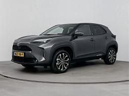 Ash grey metallic (donker grijs metallic) Gebruikt 2024 Toyota Yaris Edition SUV | € 30.945 - Afbeelding 1/3